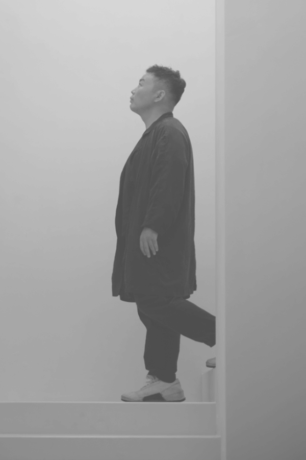 李 斌